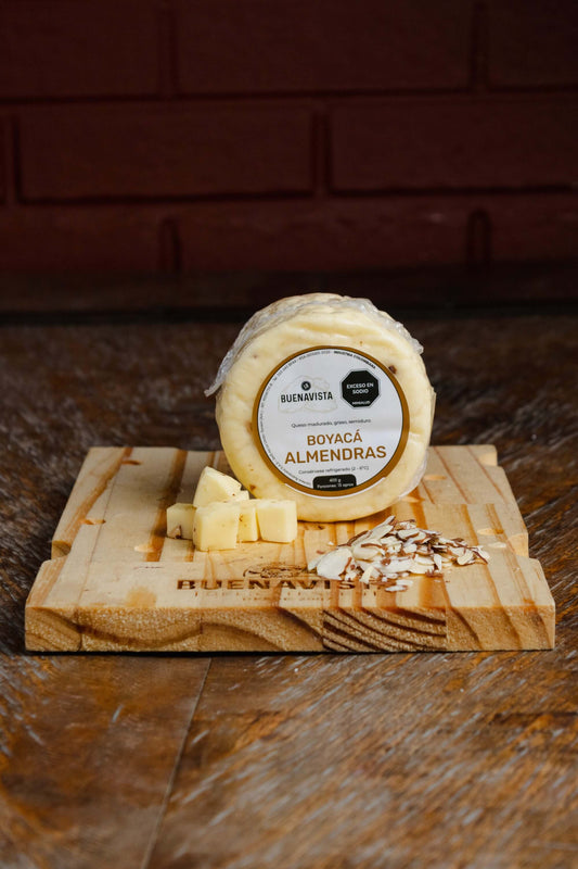 Queso Boyacá con Almendras