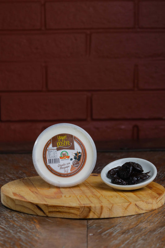 Yogurt Postre con Ciruelas y Arequipe