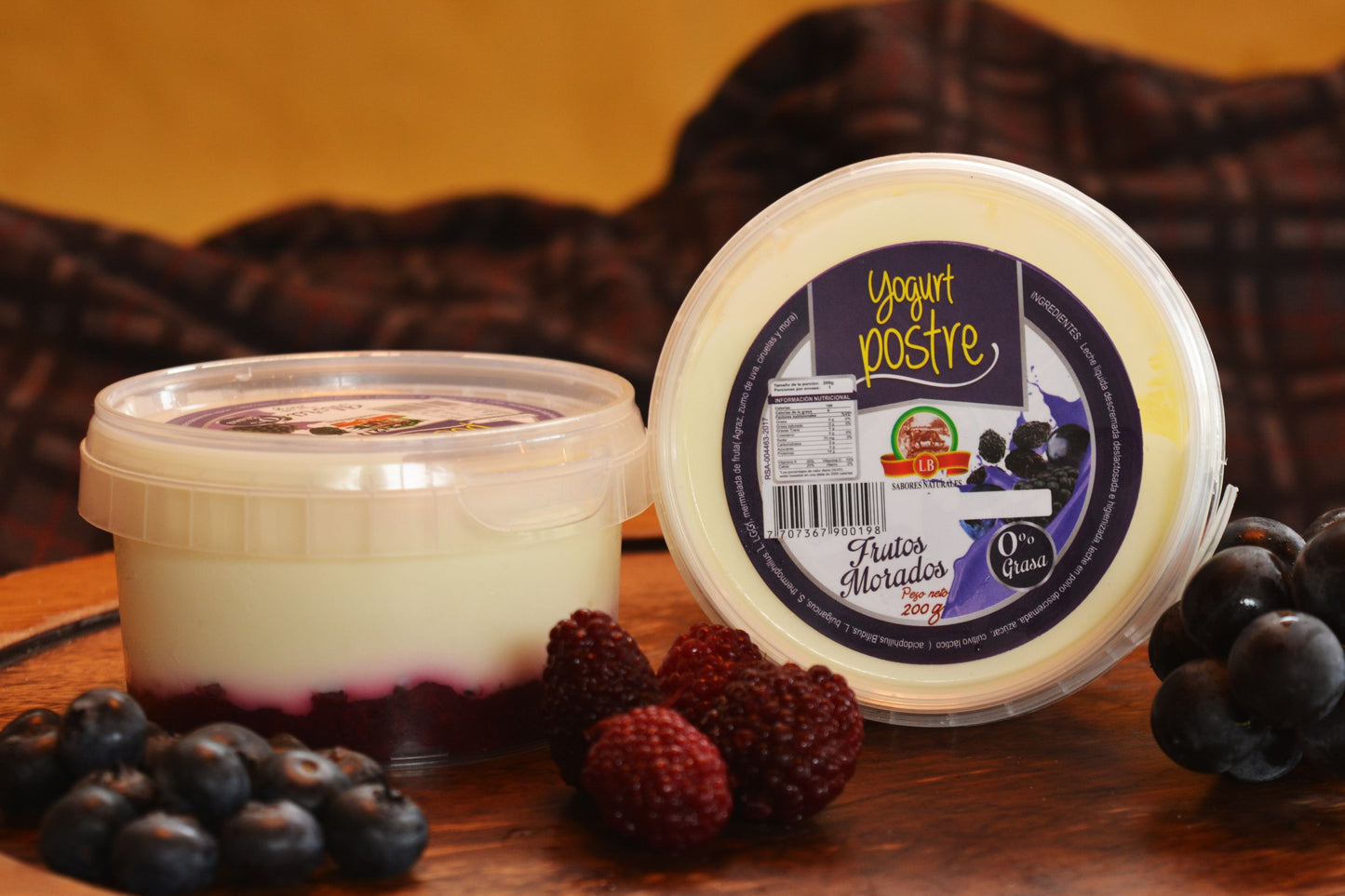 Yogurt Postre con Frutos Morados